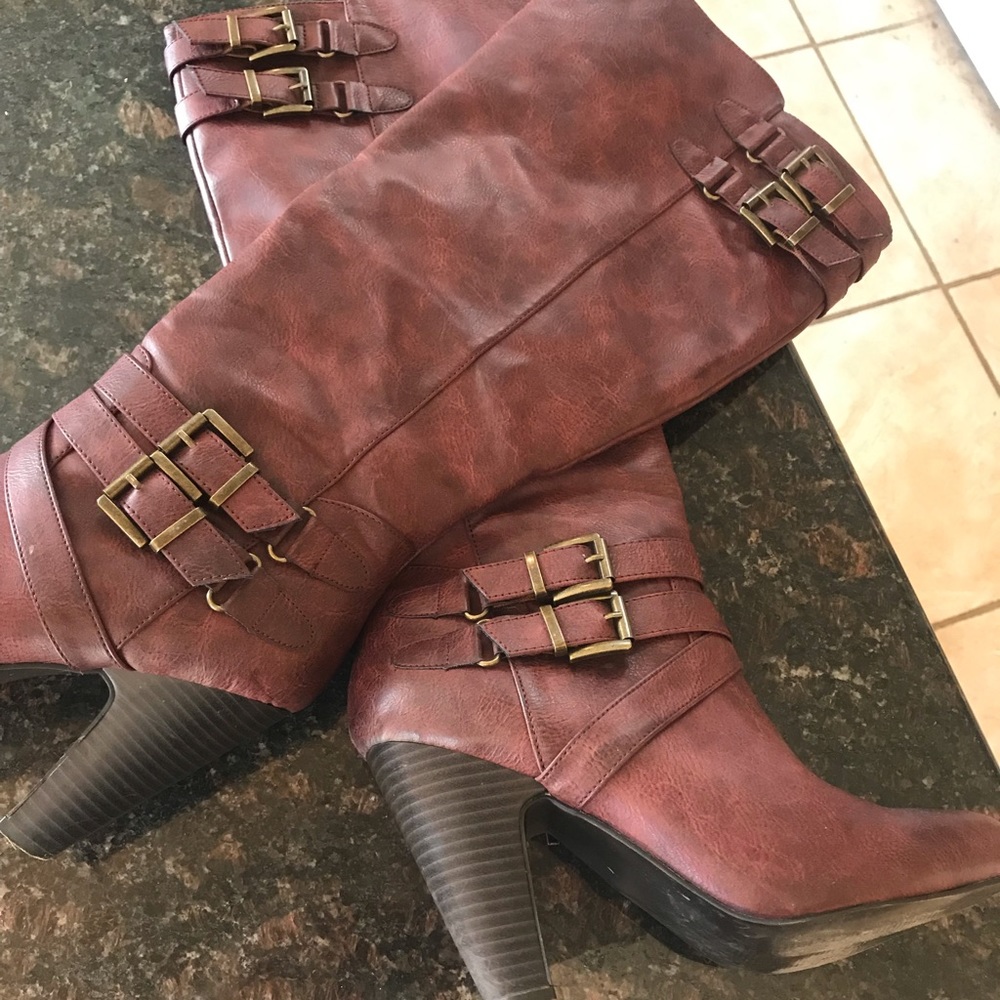 Like new Knee high maroon boots with 3 1/4” heel